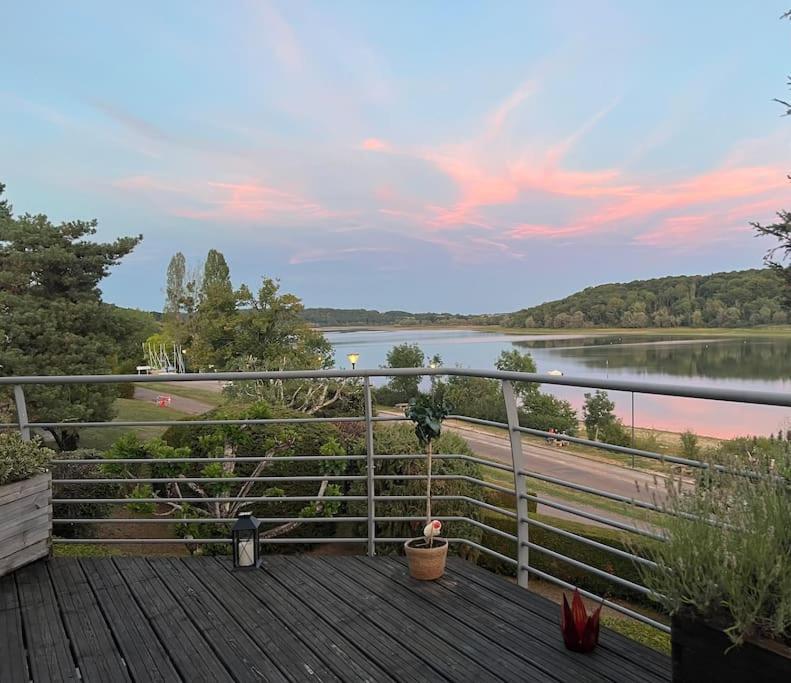 Maison Cadre Paisible Face Au Lac Peigney Buitenkant foto